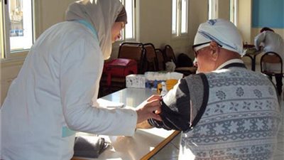  4 قوافل طبية للكشف على غير القادرين في الأقصر 