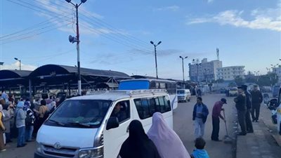 الدفع بـ32 سيارة لمواجهة ازدحام طلاب جامعة كفر الشيخ (صور)