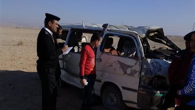 بالأسماء.. مصرع وإصابة 11 إثر انقلاب سيارة بالأقصر 