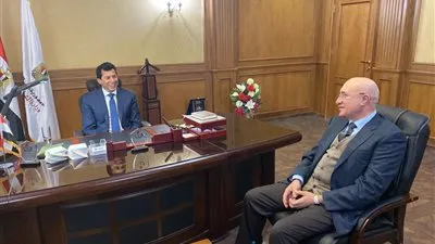 وزير الشباب يناقش مع رئيس إدارة النادي المصري أعمال تطوير الاستاد