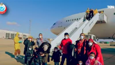 جهود الصحة أثناء الحجر الصحي للعائدين من الصين (فيديو)