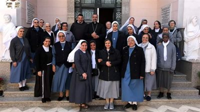 نيافة الأنبا عمانوئيل يلتقي براهبات إيبارشية طيبة