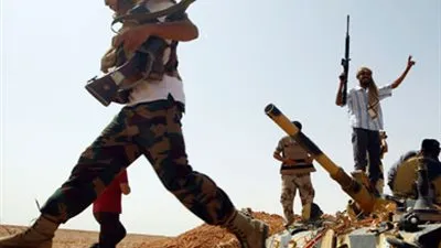 الاتحاد الأوروبي يراقب حظر السلاح إلى ليبيا