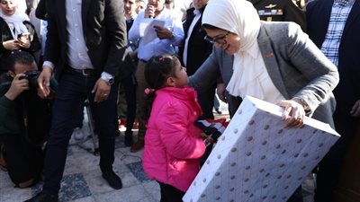 وزيرة الصحة: تخصيص 9 أتوبيسات لإجلاء العائدين إلى منازلهم