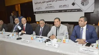ندوة دور الجامعات في دعم المشروع القومي لمحو الأمية بتجارة عين شمس