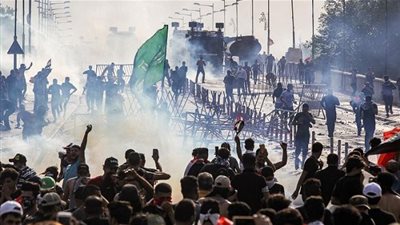 العراق.. مشادات بين قوات الأمن والمتظاهرين في بغداد