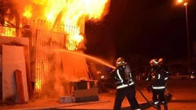 عاجل.. لقطات حية من حريق كلية الحقوق جامعة القاهرة (فيديو)