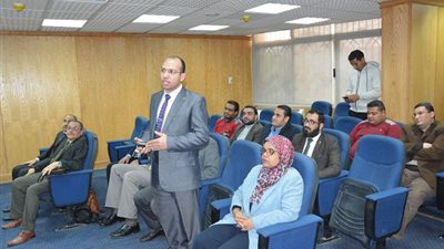 رئيس جامعة الفيوم يلتقي المدربين المعتمدين بمركز تنمية قدرات أعضاء هيئة التدريس