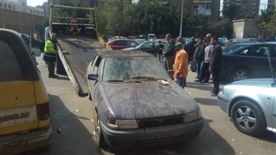 محافظة القاهرة تواصل حملاتها لرفع السيارات المتهالكة بشوارع العاصمة