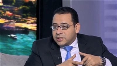 أستاذ أمراض النساء يُحذر من خطورة التدخين وزيادة الوزن على الحمل