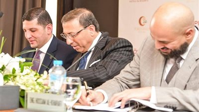 توقيع عقد مشروع سياحي جديد في بورت غالب بـ 500 مليون جنيه 