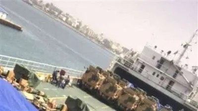 الجيش الليبي يقصف سفينة أسلحة تركية في ميناء طرابلس