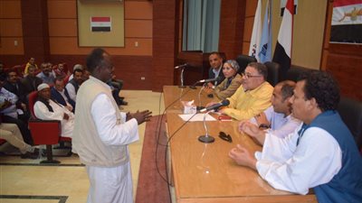 محافظ البحر الأحمر يلتقي أهالي الشلاتين: 