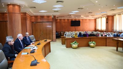 محافظ بورسعيد يوجه بسرعة تطبيق ميكنة أجور العاملين بالتعليم 