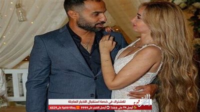 شاهد.. علامات الروچ على وجه وشفايف أحمد فهمي والجمهور :