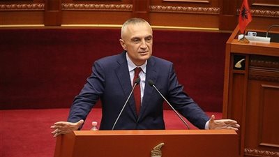 الرئيس الألباني يدعو شعبه لإطاحة الحكومة اليسارية