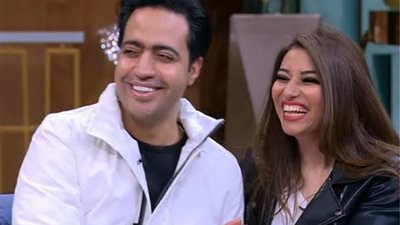 منى الشاذلي تستقبل غادة رجب وزوجها عبد الله حسن بالطبل والزغاريد 