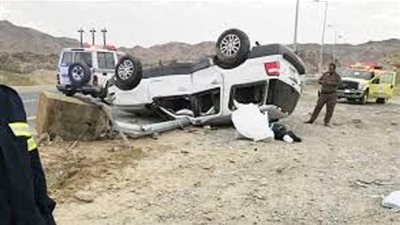 إصابه سائق ونجاة 5 عمال إثر انقلاب سيارة بنزلة أكتوبر