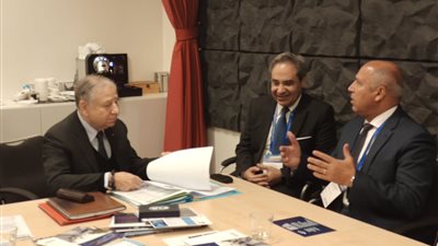 وزير النقل يدعو مبعوث الأمم المتحدة لزيارة مصر