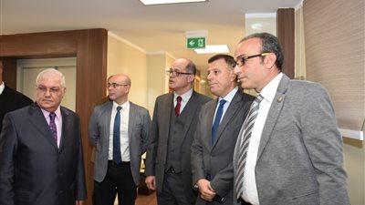 رئيس جامعة عين شمس يفتتح تطويرات قسم الأنف والأذن بمستشفى الدمرداش