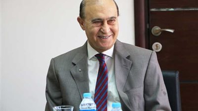 مهاب مميش: السيسي قدوة ومثل للنزاهة في العالم