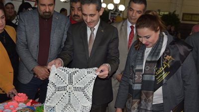 بمشاركة فنانين ونواب.. محافظ الغربية يفتتح المعرض الخيري للأعمال اليديوية لسيدات مصر (صور)