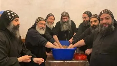 تطيب رفات المتنيح القمص ميخائيل البحيرى بدير المحرق