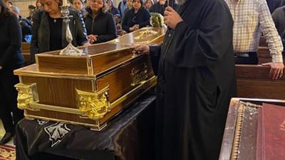 الأنبا إرميا يترأس صلاة جناز الأرخن رأفت نجيب منصور بالبطرسية 