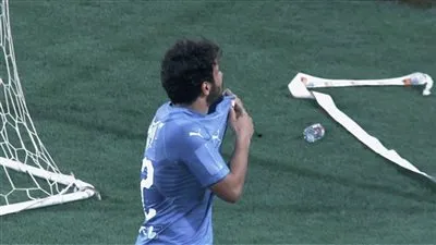 تفاصيل أزمة عبد الله جمعة مع جماهير الأهلي في السوبر 