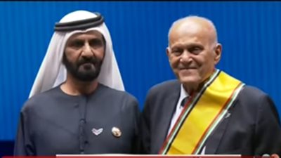 شاهد.. لحظة تكريم محمد بن راشد لمجدي يعقوب