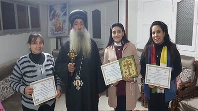 أسقف نجع حمادي يلتقي الفائزين بمسابقة 100 مٌعلم كنسي