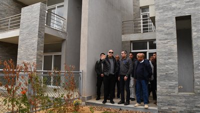  وزير الإسكان يتفقد تنفيذ الحى السكنى الثالث بالعاصمة الإدارية 