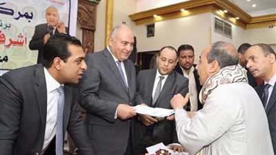 محافظ قنا لأهالي دشنا: زيادة ميزانية المشروعات للمركز بنسبة 300٪؜ 