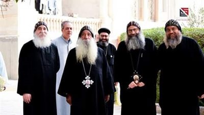 أسقف نجع حمادي يترأس القداس الإلهي من الدير المحرق