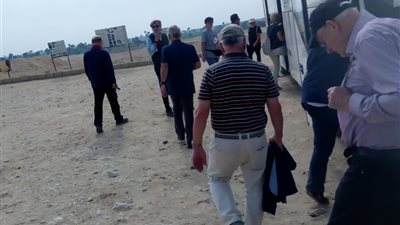 وفد ألماني يزور حجرة الدفن الملكية بهرم اللاهون في الفيوم 