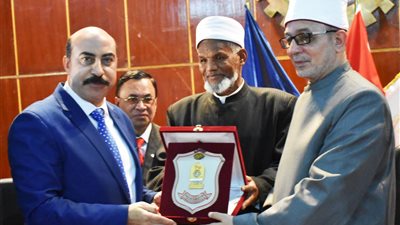 محافظ أسوان يشهد فعاليات مؤتمر المنطقة الأزهرية (صور)