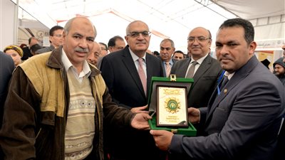 رئيس جامعة المنصورة يفتتح 