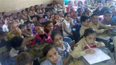 بعد إعلان زيادة عدد طلاب مدارس.. كيف توجه التربية والتعليم أزمة الكثافات