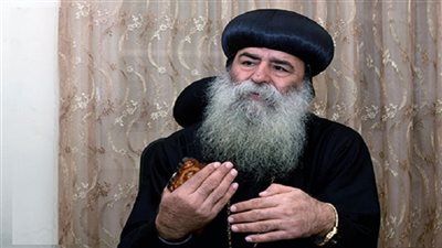 أسقف نقادة وقوص يطمئن الشعب على صحته