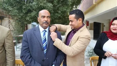 نياشين ودروع.. 