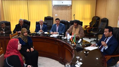 نائب محافظ الفيوم يوجه بتوفير طرف صناعي لشاب