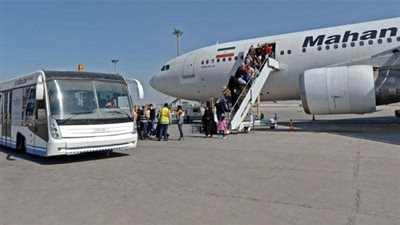 احتجاجات أمام مطار النجف في العراق بسبب فيروس 