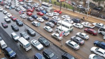 أحمد موسى: مشهد شفط مياه الأمطار تكرر 20 مرة