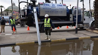 الدفع بـ 725 معدة لسحب مياه الأمطار في المحافظات (صور)