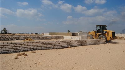 ازالة 59 حالة تعدي على أراضي أملاك الدولة بمركز نجع حمادي