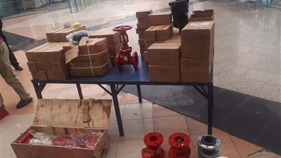 ضبط تهريب أجهزة إنذار حريق ومواتير رفع مياه (صور)