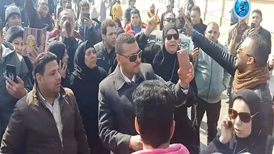 عاجل.. هتافات المواطنين بمحيط مسجد المشير: 