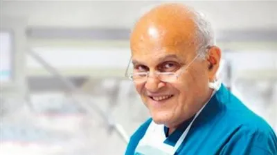 مجدي يعقوب في الحرم المكي.. شاب مصري يوثق دعائه لـ