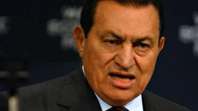 تامر عبد المنعم: توافد رموز النظام الأسبق للمشاركة في جنازة مبارك