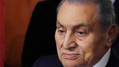 عزة مصطفى تنعي وفاة حسني مبارك